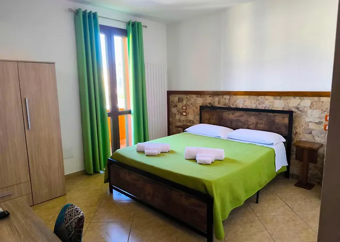 Mamuthones Oda ve Kahvaltı Porto Torres